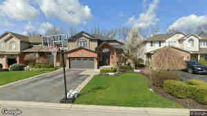 20 Dunrobin Drive