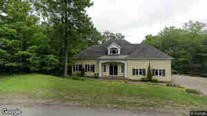 16 Du Rocher Avenue