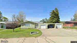 208 2 Street W